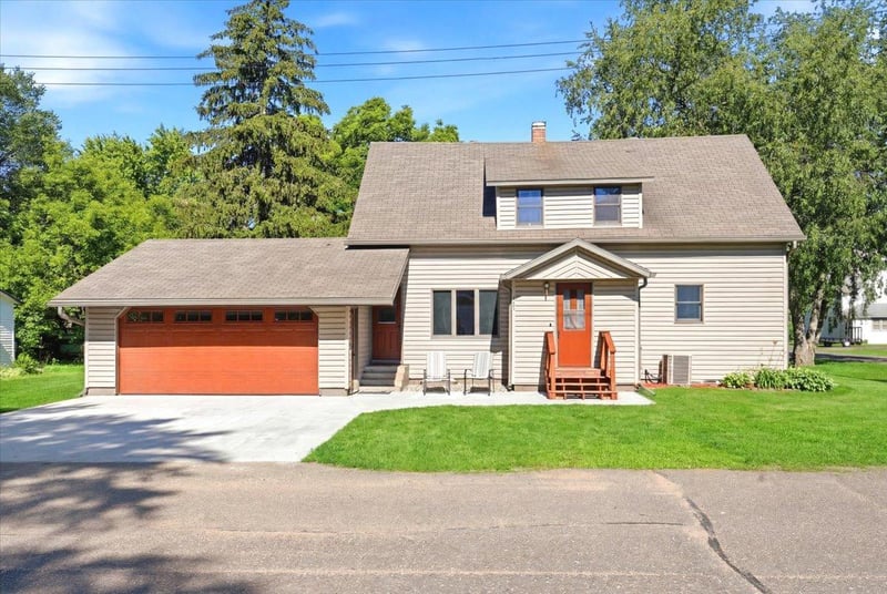 221 Sprague Ave N, Prairie Farm, WI 54762