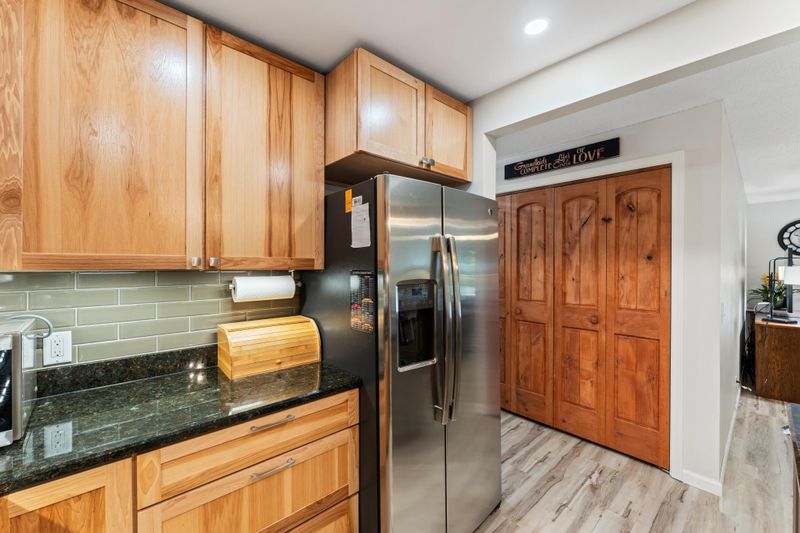 5627 Green Circle Dr #113, Minnetonka, MN 55343