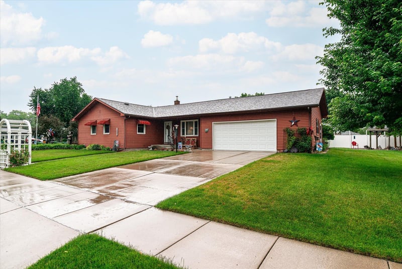 1003 S Elm St, La Crescent, MN 55947