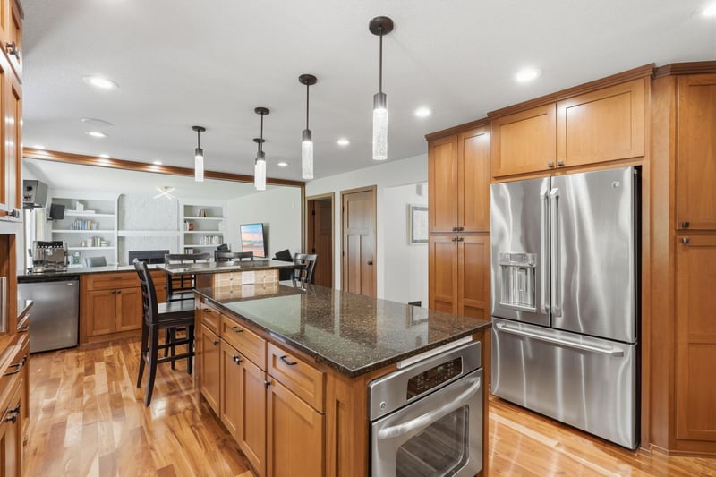3730 Urbandale Ln N, Plymouth, MN 55446