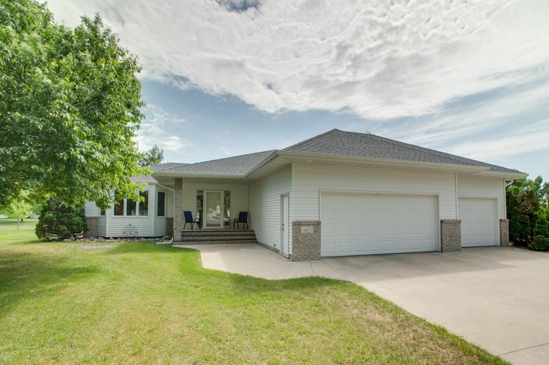 463 42nd Ave S, Moorhead, MN 56560