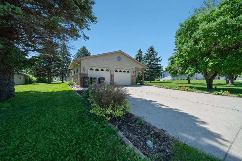 1111 1st St NE, Elbow Lake, MN 56531