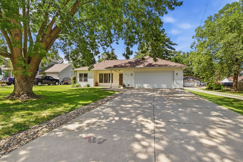 214 Trondheim Rd, Kenyon, MN 55946