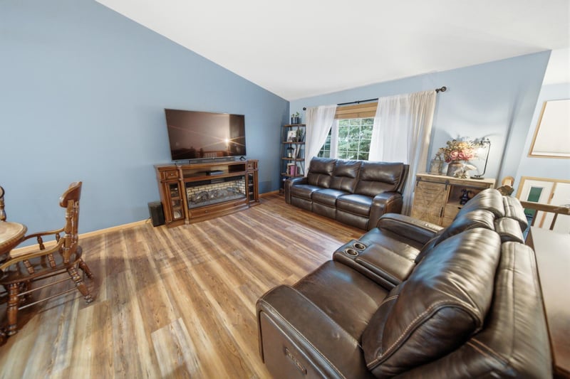 604 13th Ave NW, Kasson, MN 55944