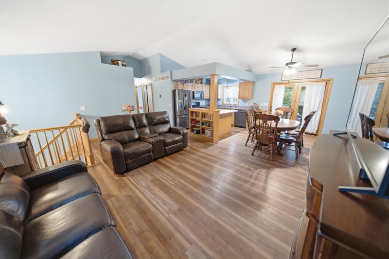 604 13th Ave NW, Kasson, MN 55944