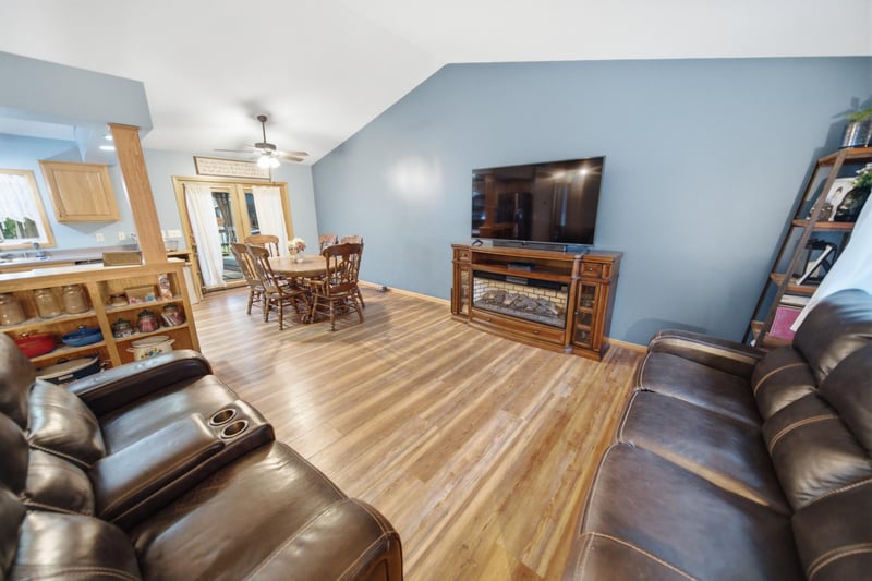 604 13th Ave NW, Kasson, MN 55944