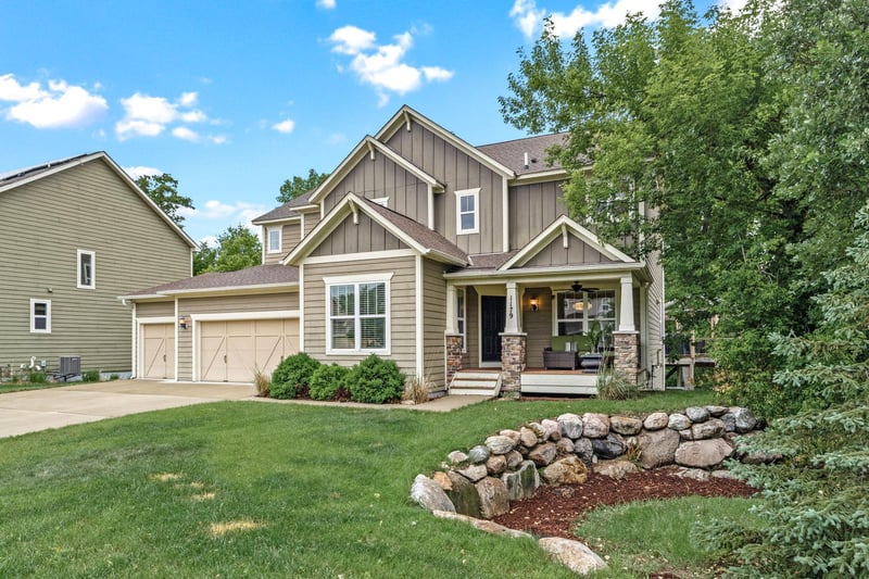 1179 Maple Ln W, Roseville, MN 55113