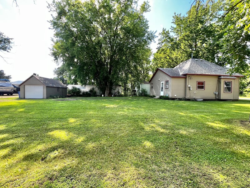 15 Stockholm Ave, Boyd, MN 56218