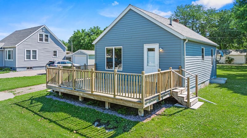 133 4th St, Dawson, MN 56232