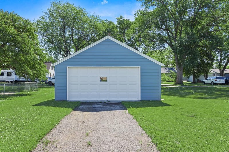 133 4th St, Dawson, MN 56232