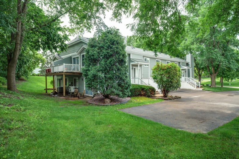 5653 Pompano Dr, Hopkins, MN 55343