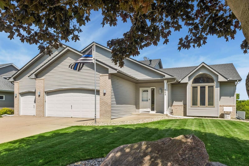 605 Lady Slipper Ave NE, New Prague, MN 56071