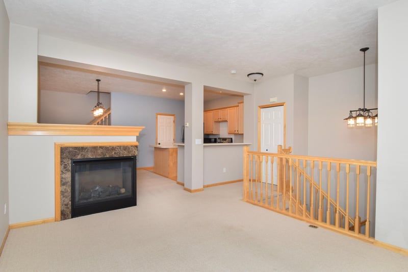 2412 Eagle Trace Ln, Woodbury, MN 55129