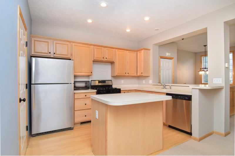 2412 Eagle Trace Ln, Woodbury, MN 55129