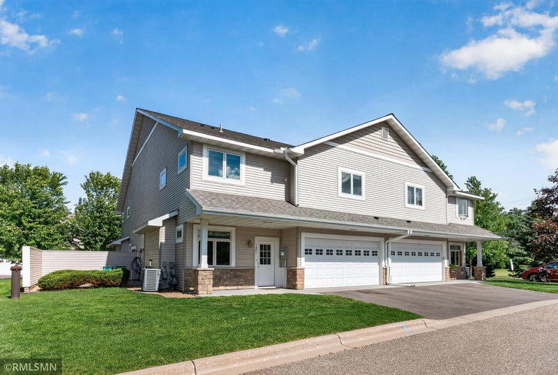 1281 County Road D Cir E, Vadnais Heights, MN 55109