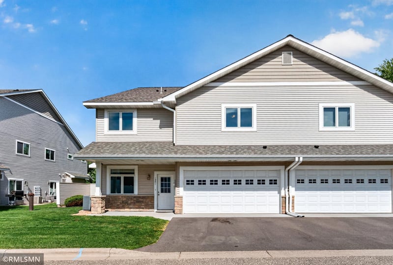 1281 County Road D Cir E, Vadnais Heights, MN 55109