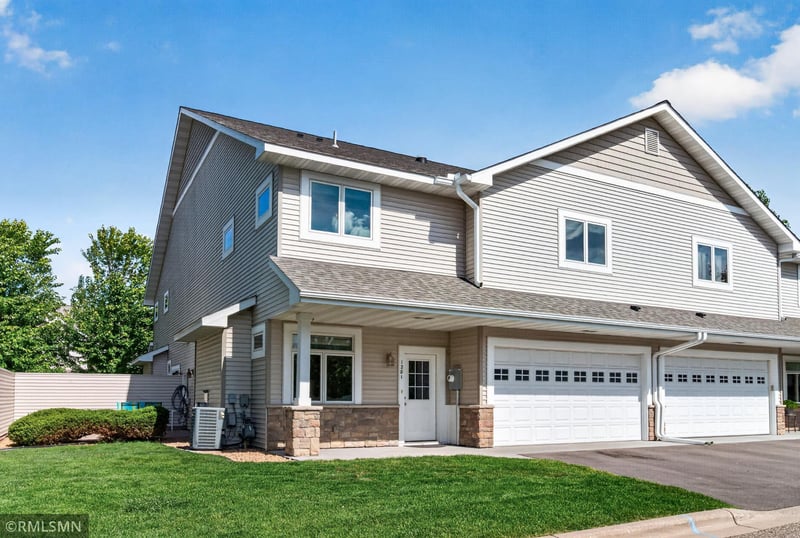 1281 County Road D Cir E, Vadnais Heights, MN 55109