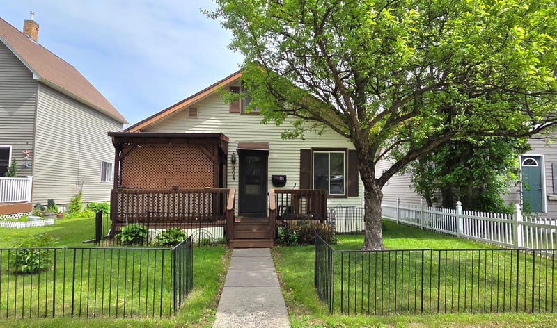 904 6th St, International Falls, MN 56649