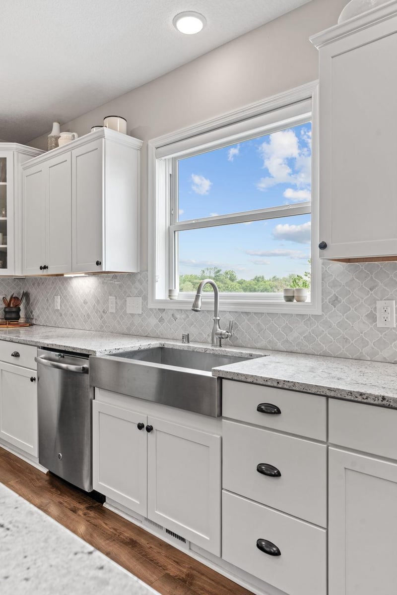 8957 Lakeside Dr, Victoria, MN 55386