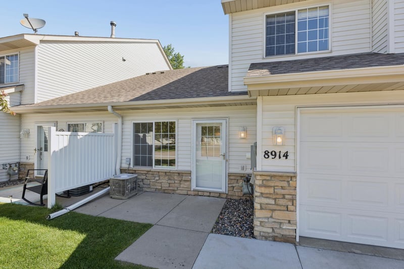 8914 Pheasant Ln, Saint Bonifacius, MN 55375