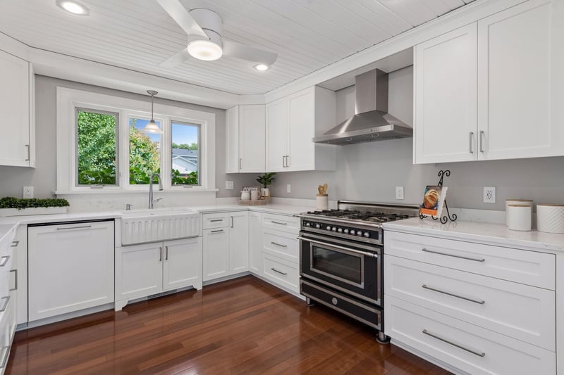 10441 Lee Dr, Eden Prairie, MN 55347