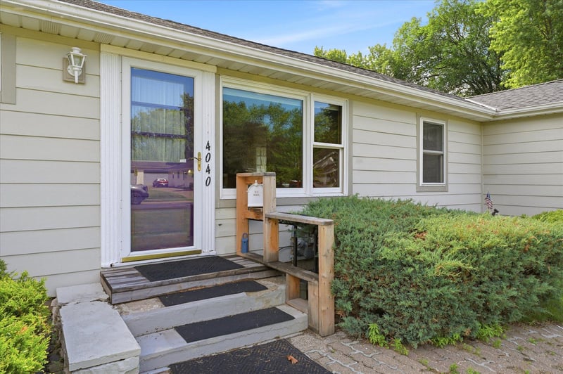 4040 Adair Ave N, Robbinsdale, MN 55422