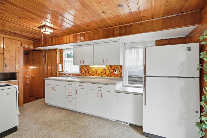 4040 Adair Ave N, Robbinsdale, MN 55422