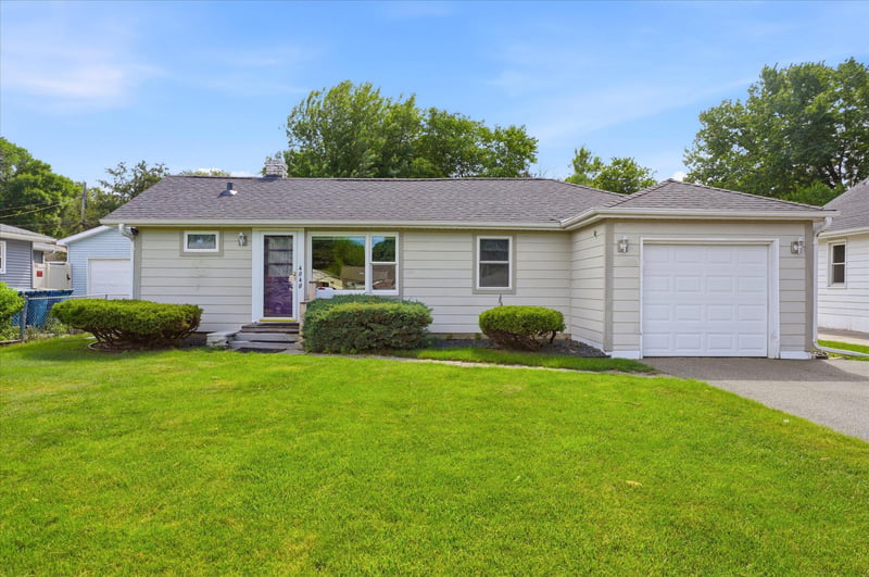 4040 Adair Ave N, Robbinsdale, MN 55422