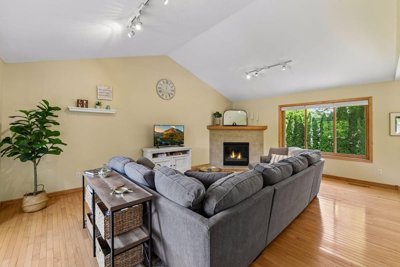 4208 Walnut Rd, Saint Bonifacius, MN 55375
