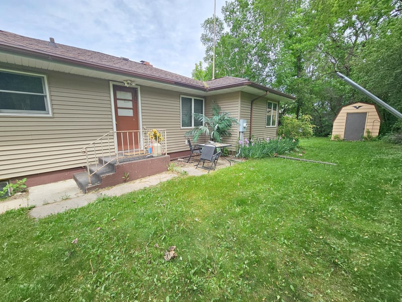 621 10th Ave, Clarkfield, MN 56223