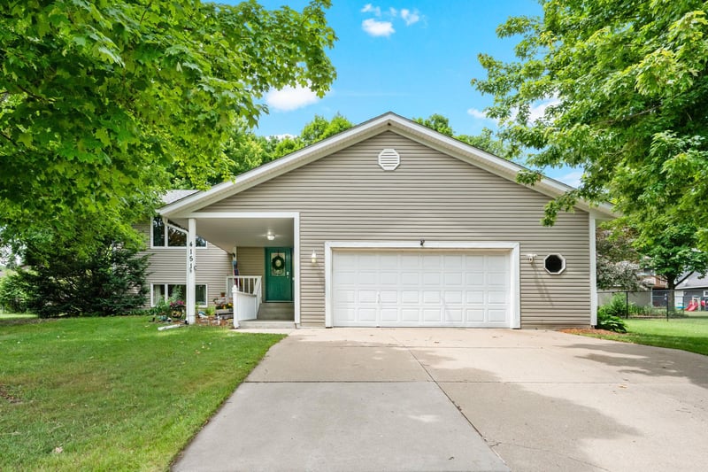 4151 Valley View St, Saint Bonifacius, MN 55375