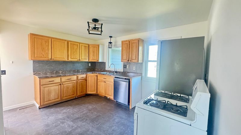 723 3rd St SE, Barnesville, MN 56514