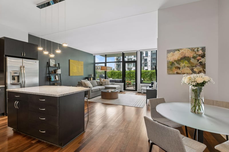 1120 S 2nd St #204, Minneapolis, MN 55415