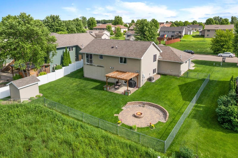 2575 Stony Creek Dr, Owatonna, MN 55060