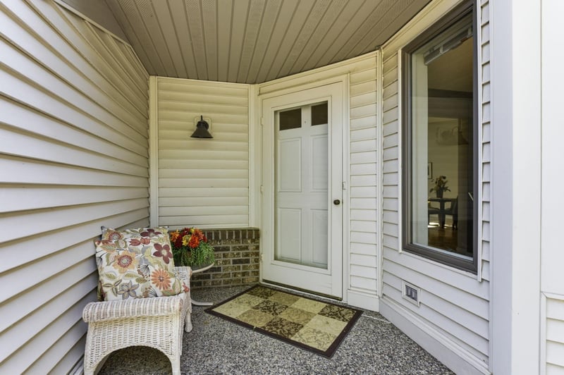 562 Deer Ridge Ln S, Maplewood, MN 55119