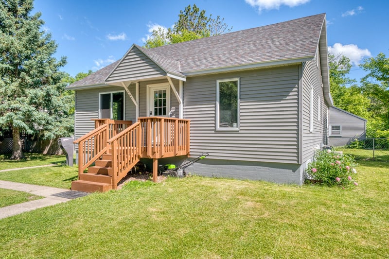 207 NE 7th St, Grand Rapids, MN 55744