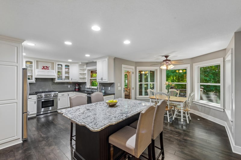 8469 Woodland Curve, Saint Bonifacius, MN 55375