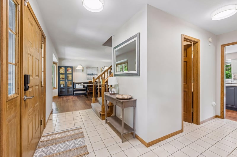3205 Julian Dr, Chaska, MN 55318