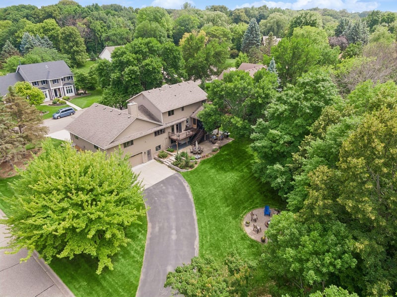 3205 Julian Dr, Chaska, MN 55318