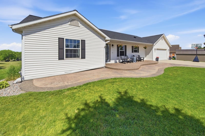 1090 Cedar Ridge Ln SW, Oronoco, MN 55960