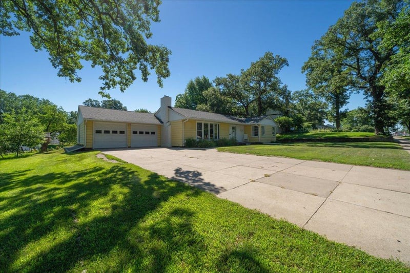 110 Main St N, Sauk Centre, MN 56378