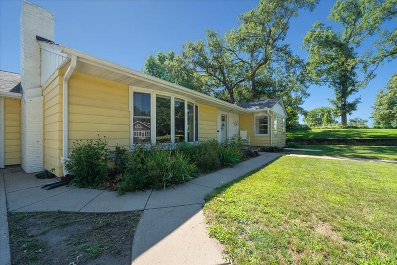 110 Main St N, Sauk Centre, MN 56378