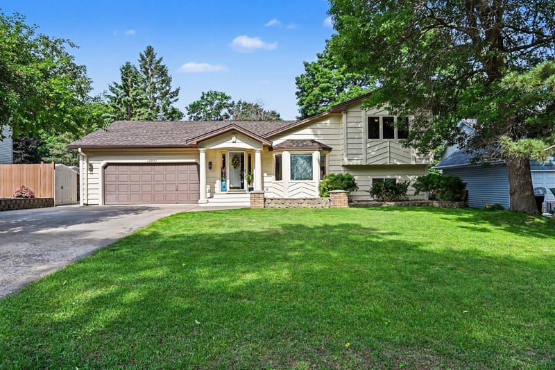 12950 Linnet St NW, Coon Rapids, MN 55448