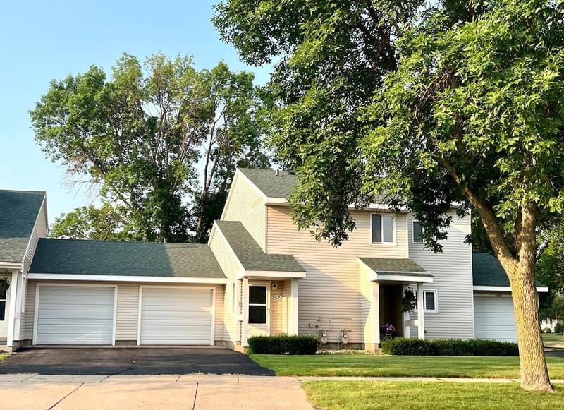 2525 Stockinger Dr, Saint Cloud, MN 56303
