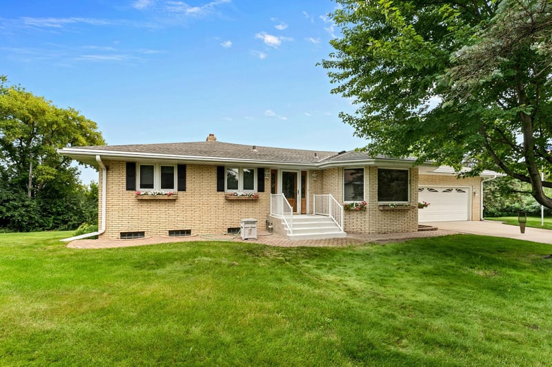 5708 141st St N, Hugo, MN 55038