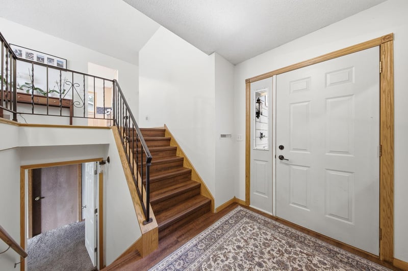 2744 Chisholm Ave, North Saint Paul, MN 55109