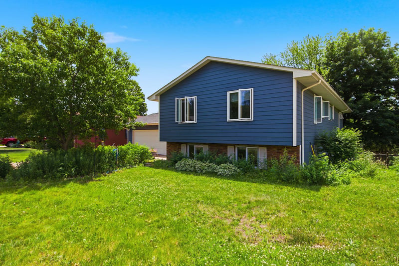 2744 Chisholm Ave, North Saint Paul, MN 55109