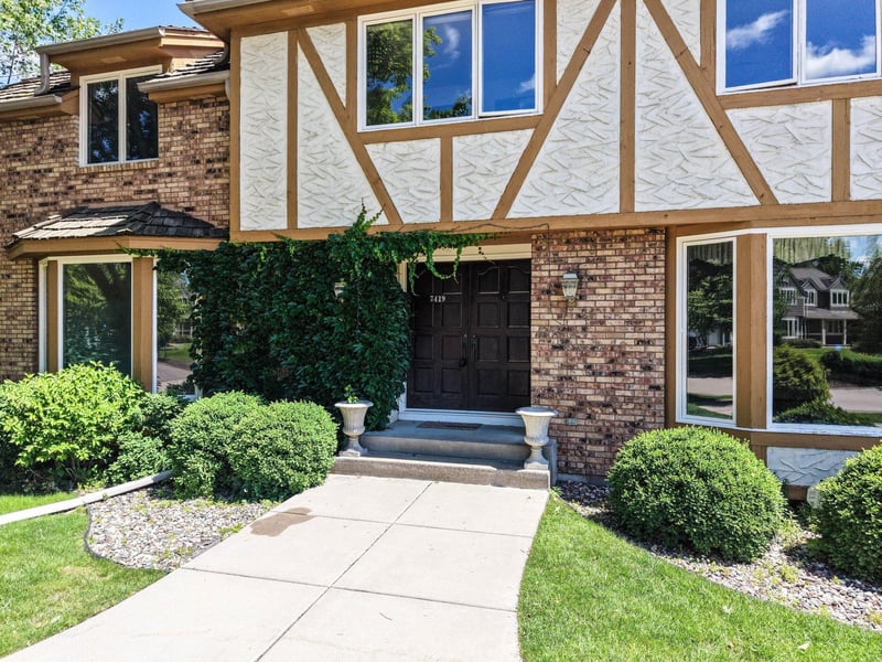 7419 Hyde Park Dr, Edina, MN 55439