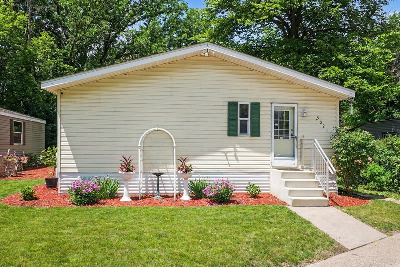 5021 Wellington Ave, Mounds View, MN 55112