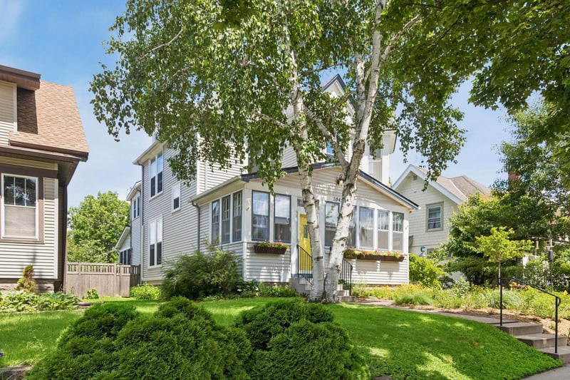 1045 Van Slyke Ave, Saint Paul, MN 55103